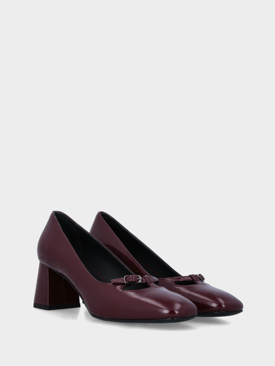 Sandalo monoblocco in vitello rosso con fascia ripiegata
