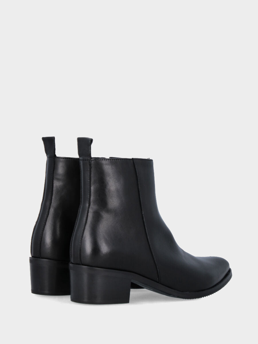 Black calf leather ankle boot with side zipper and 40 mm heel