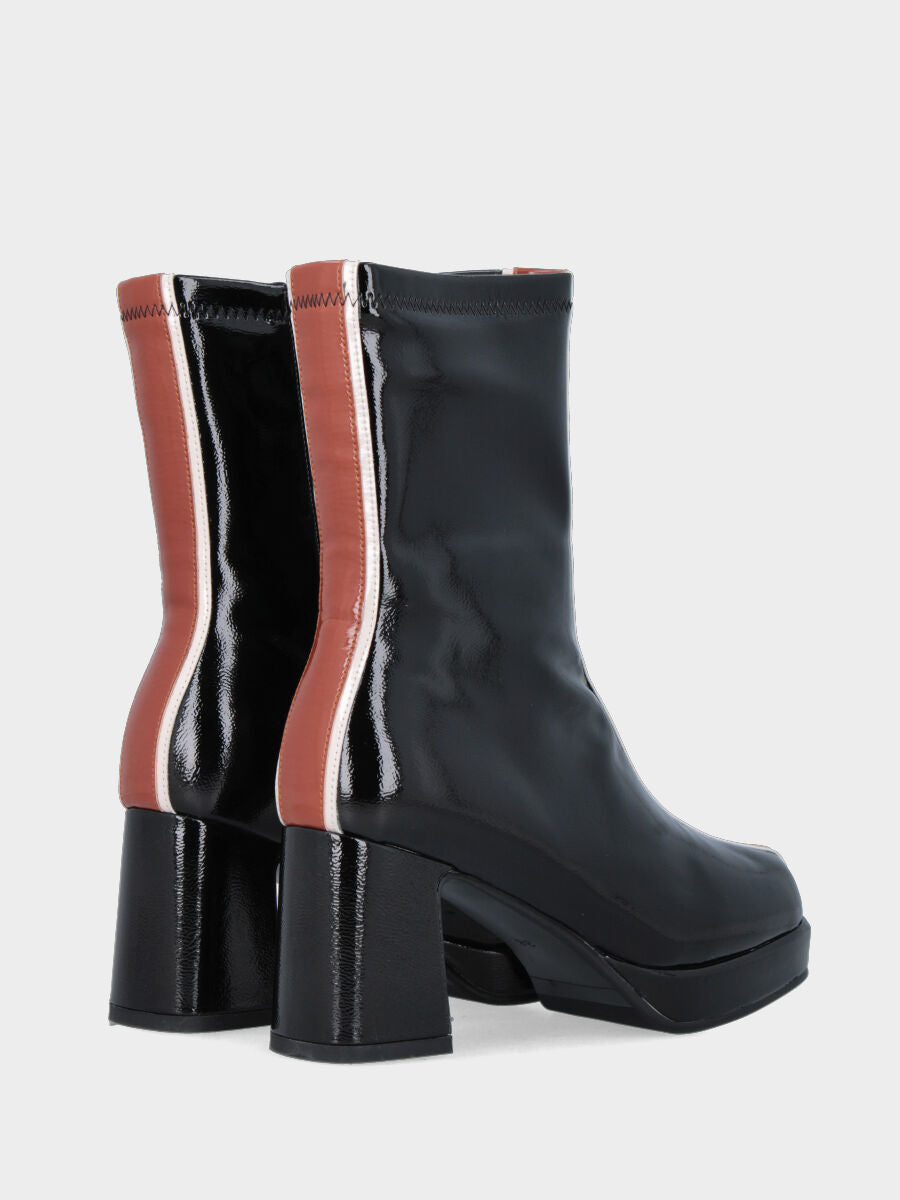 Stivaletto in ecopelle nera lucida con fascia bicolore e plateau