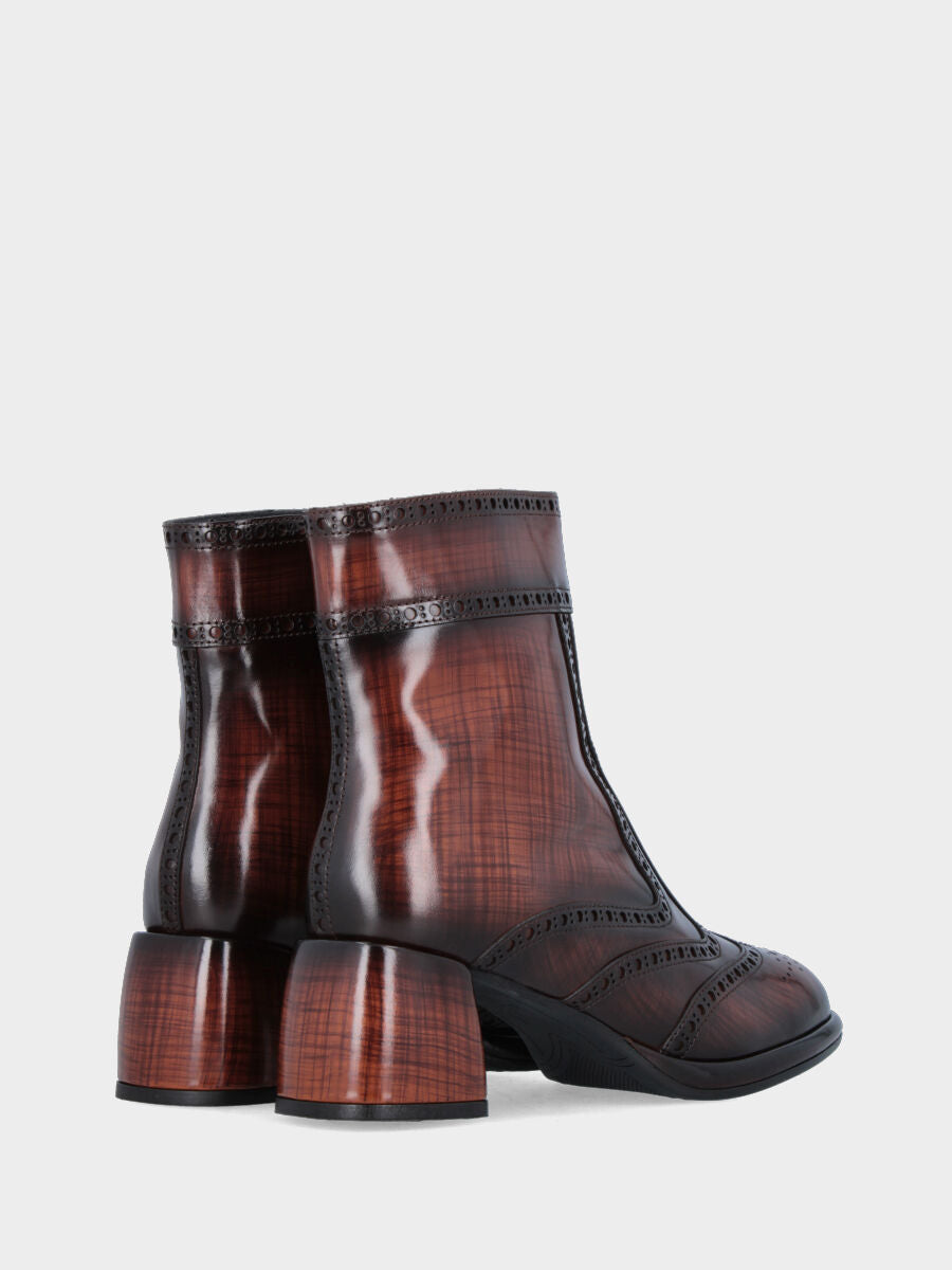 Sandalo monoblocco in vitello rosso con fascia ripiegata