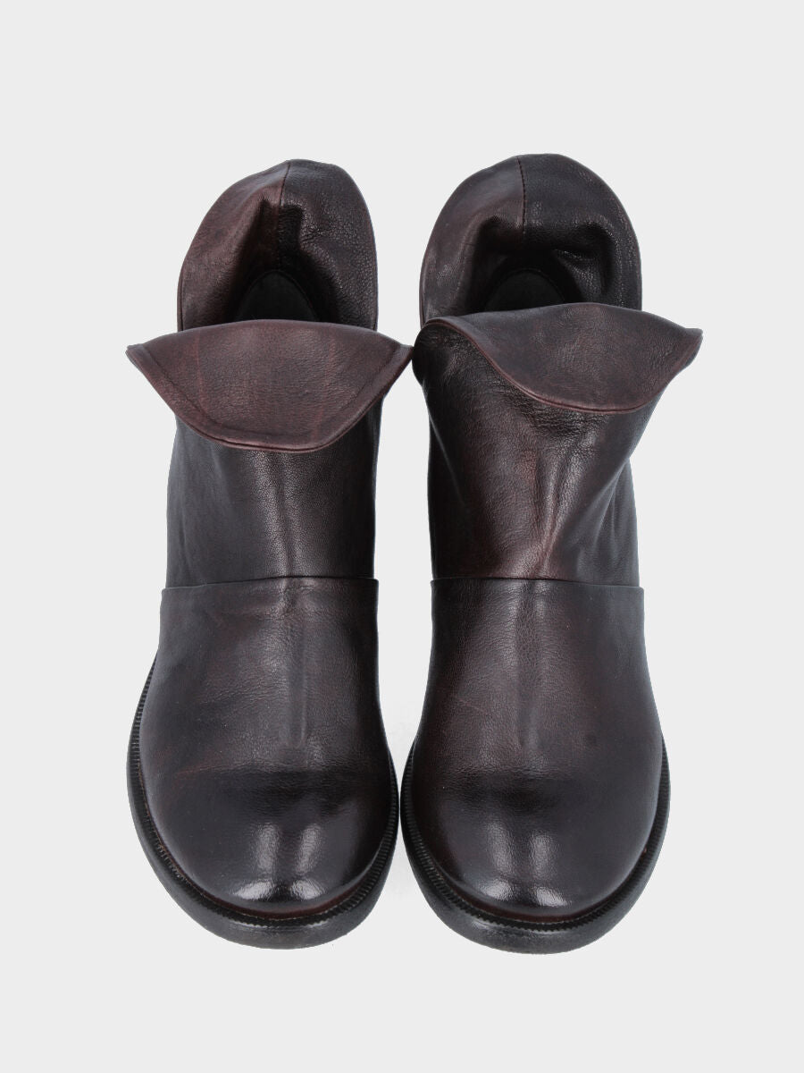 Sandalo monoblocco in vitello rosso con fascia ripiegata