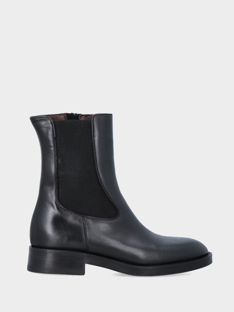 Beatles in black calfskin with zipper and side bands