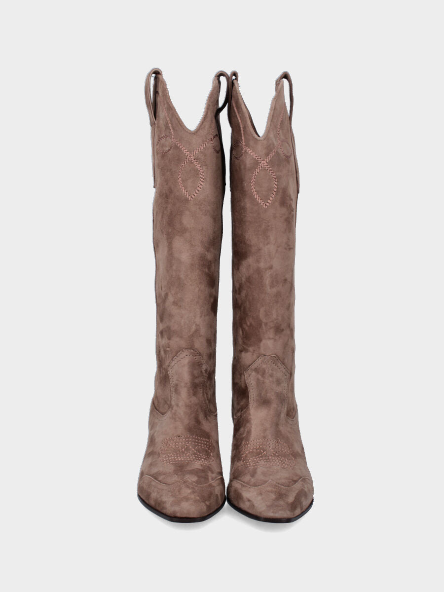 Western boots in beige suede with curved heel and handcrafted embroidery