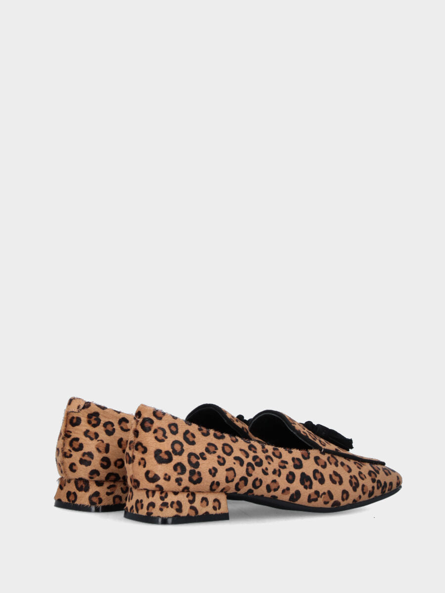 Mocassino in cavallino leopardato con nappine