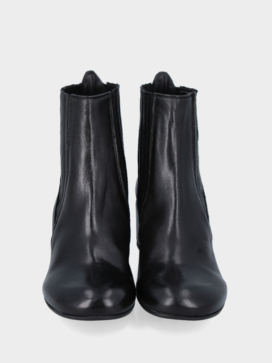 Stiefelette aus schwarzem Kalbsleder mit Blockabsatz und Riemchen