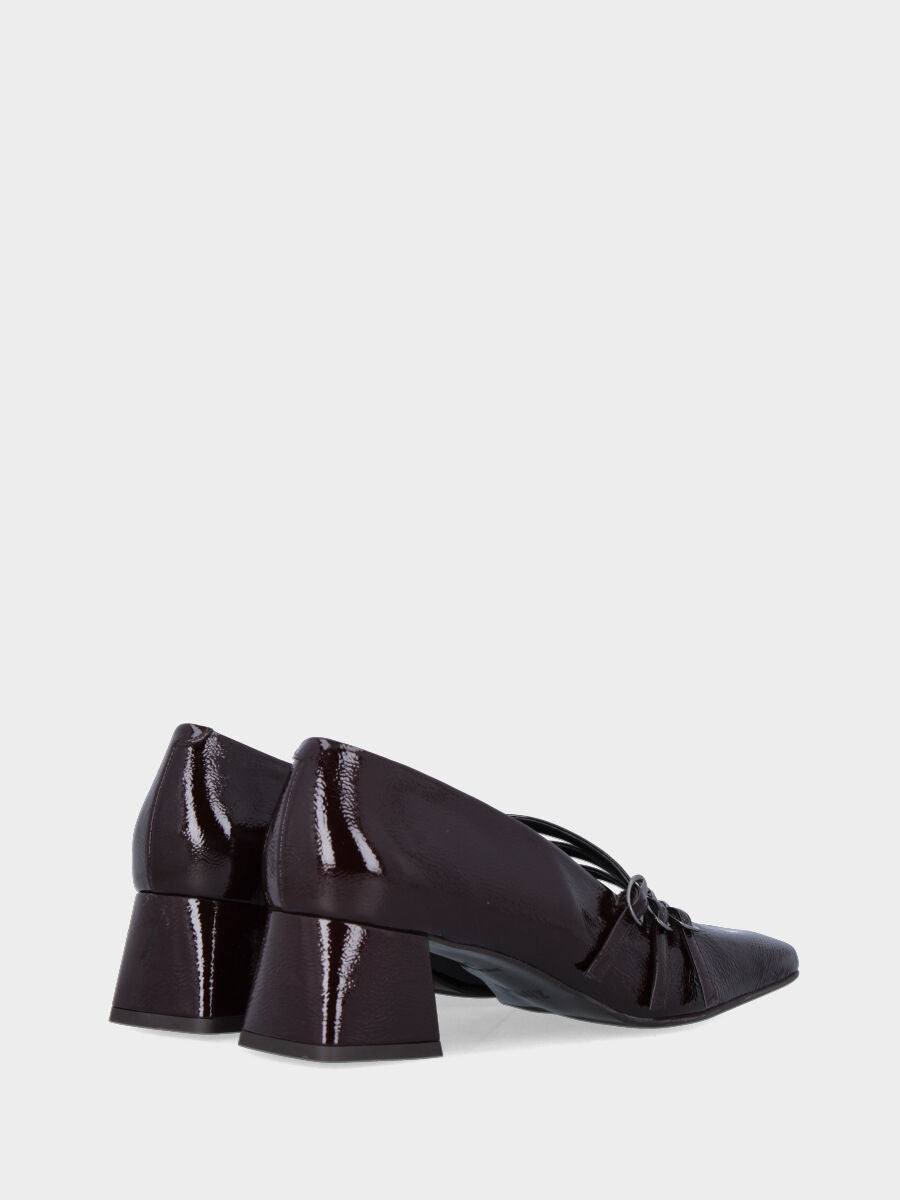 Sandalo monoblocco in vitello rosso con fascia ripiegata