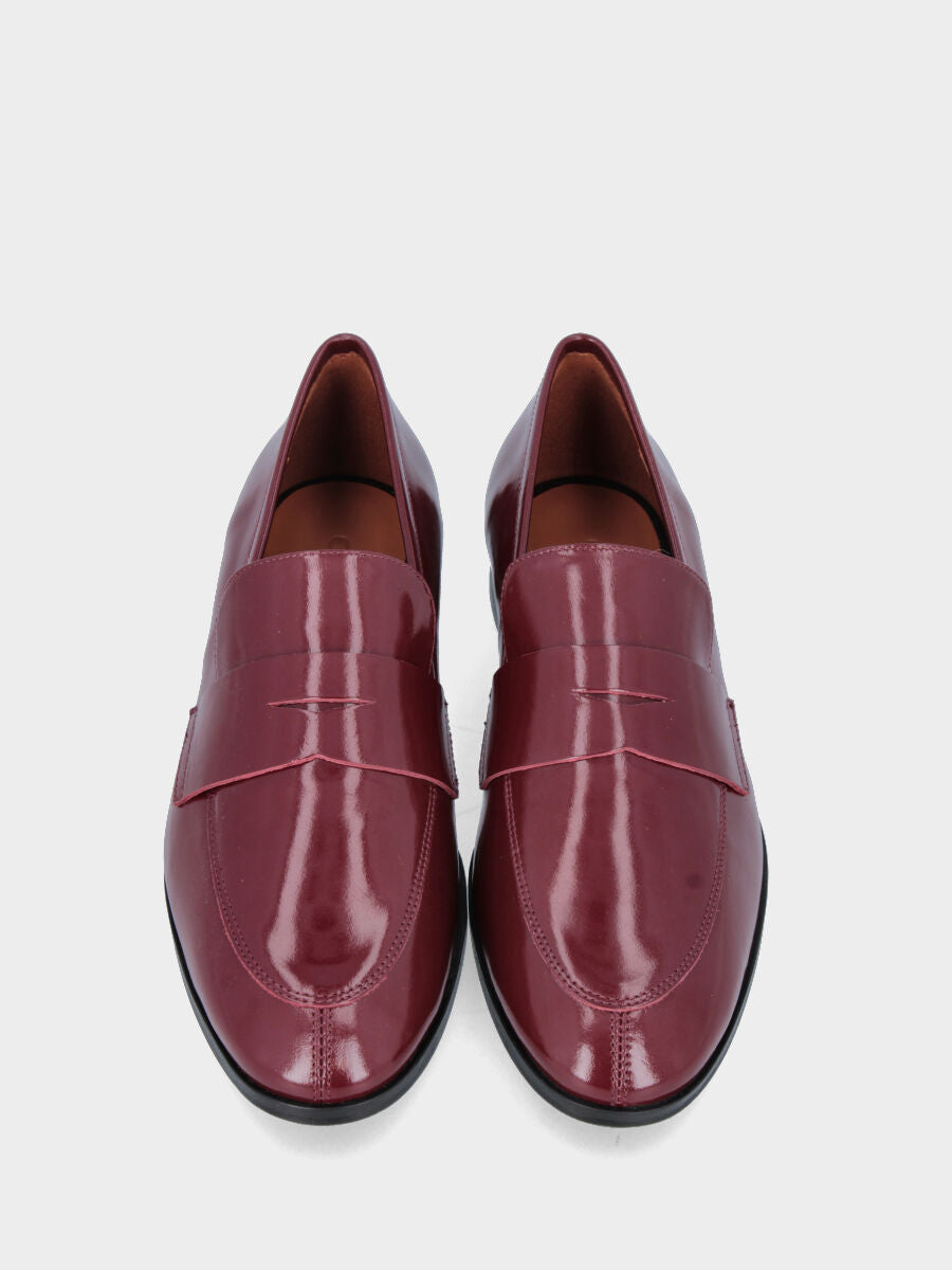 Moccasin in buffed calf leather burgundy with lion's mouth mask