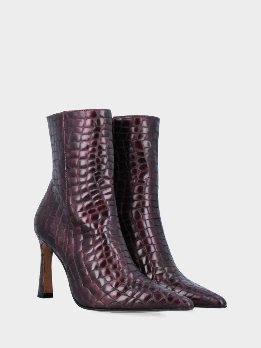 Bottine en veau bordeaux imprimé crocodile avec talon aiguille