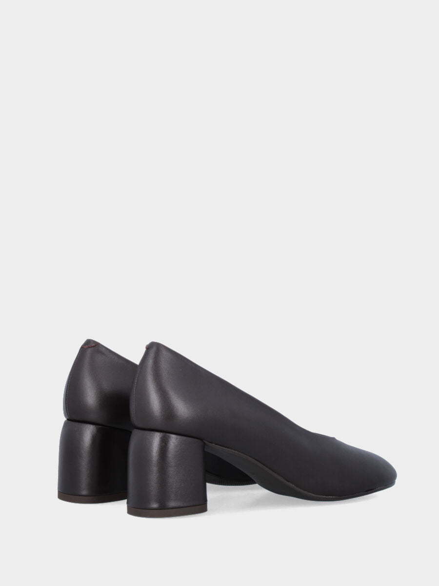 Pumps aus dunkelbraunem Nappaleder mit Säulensohle