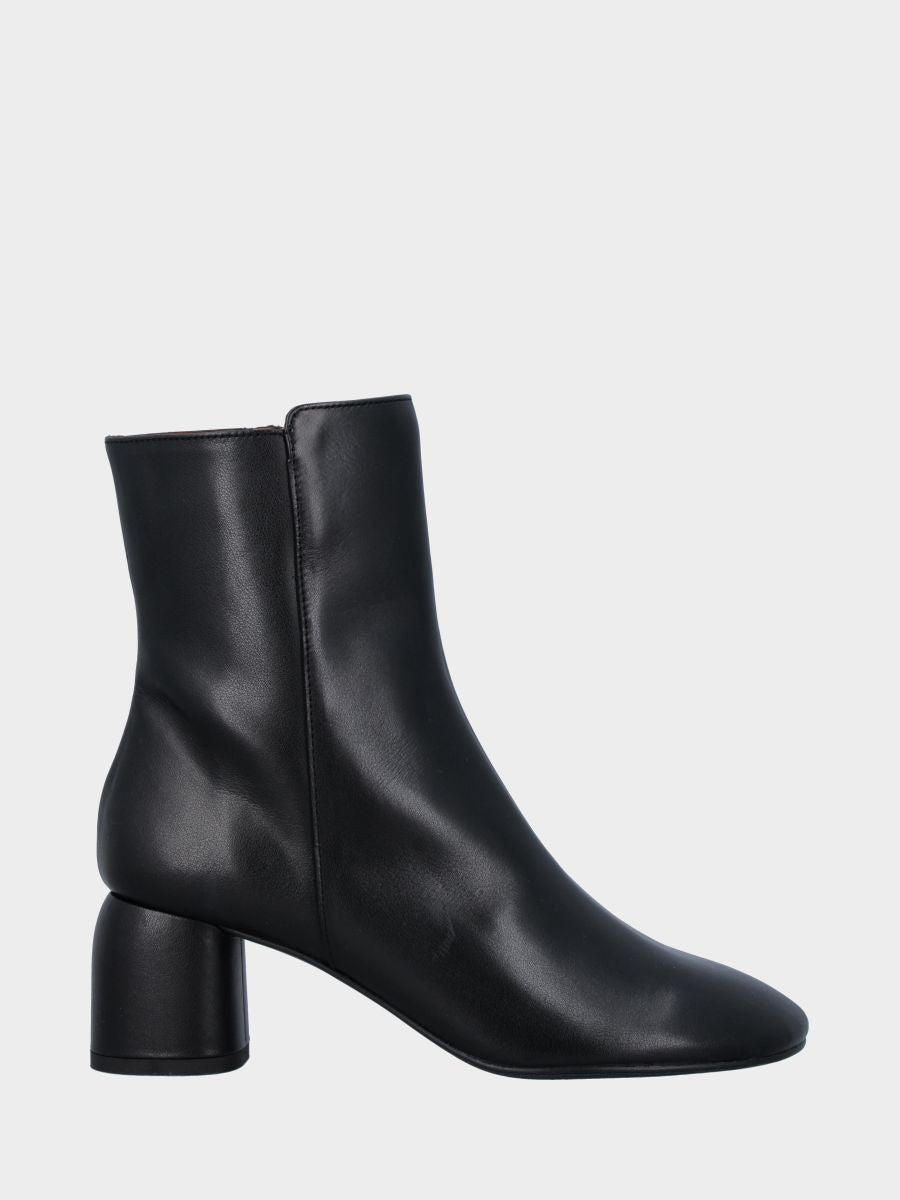 Bottine en nappa noire avec talon colonne