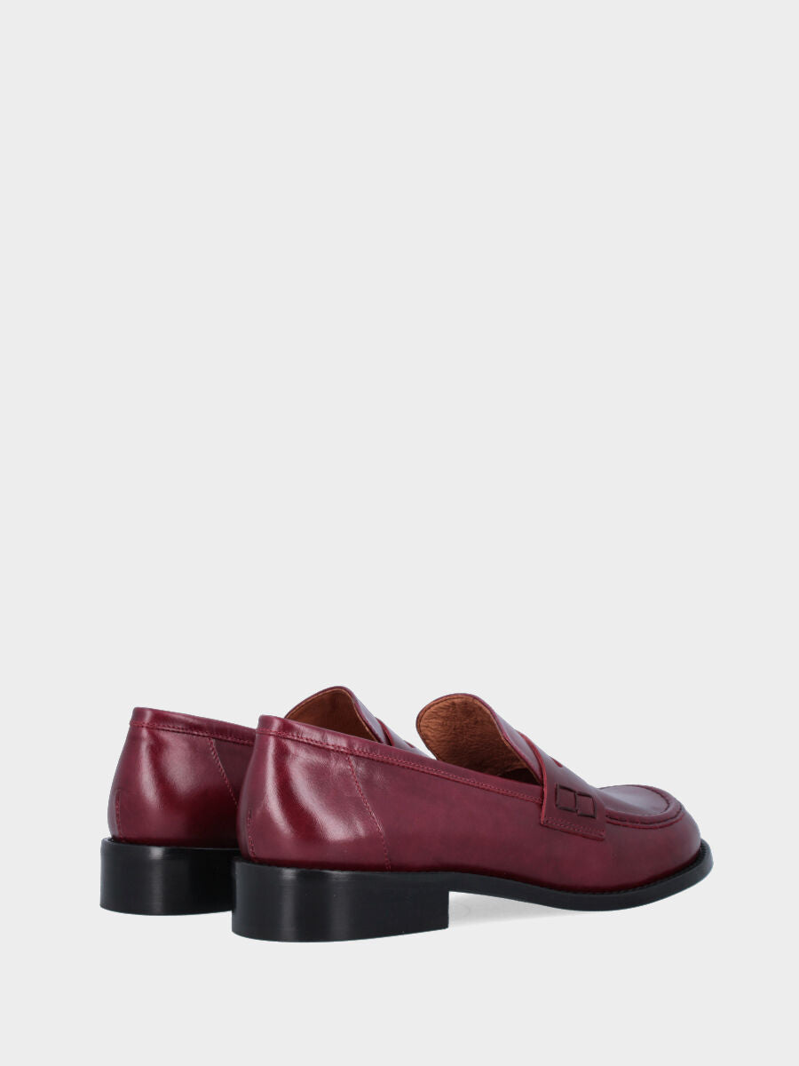 Mocassino in vitello bordeaux con mascherina a bocca di leone e vaschetta cucita
