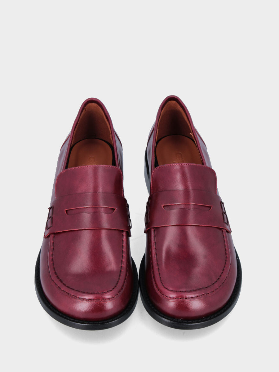 Mocassino in vitello bordeaux con mascherina a bocca di leone e vaschetta cucita