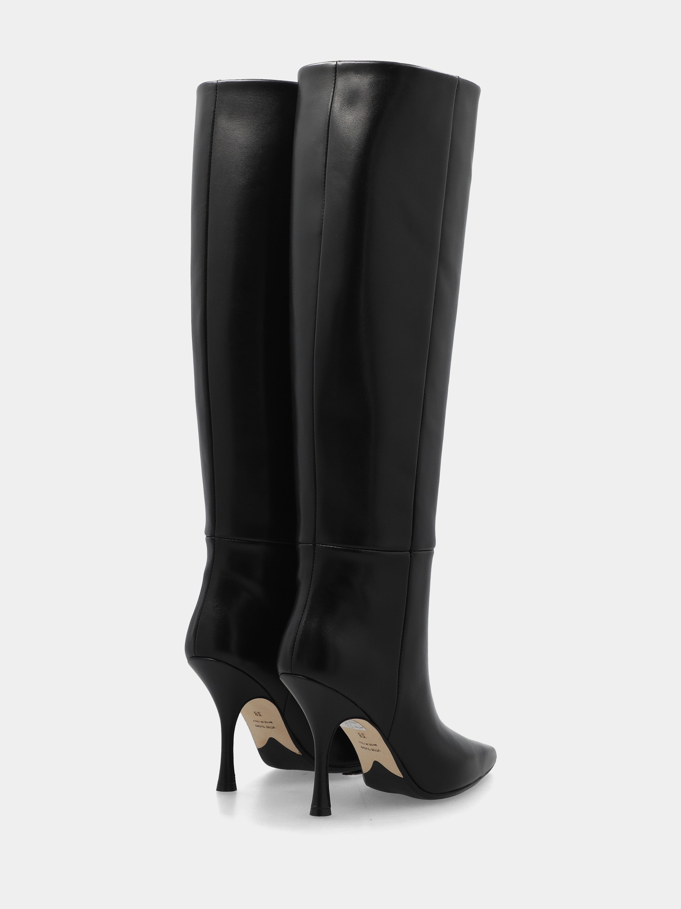 Stivale in vitello nero con stiletto