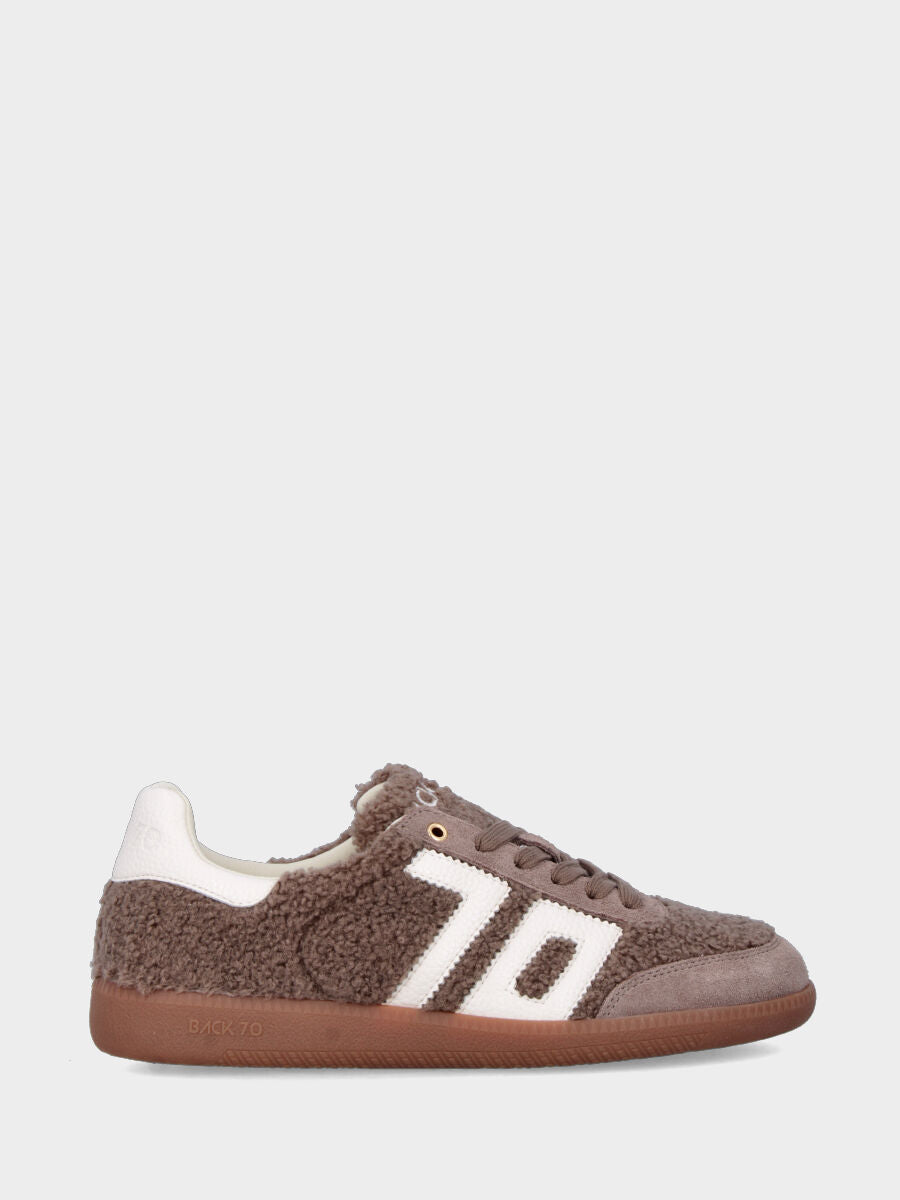 Sneaker in tessuto bouclé marrone con suola in gomma