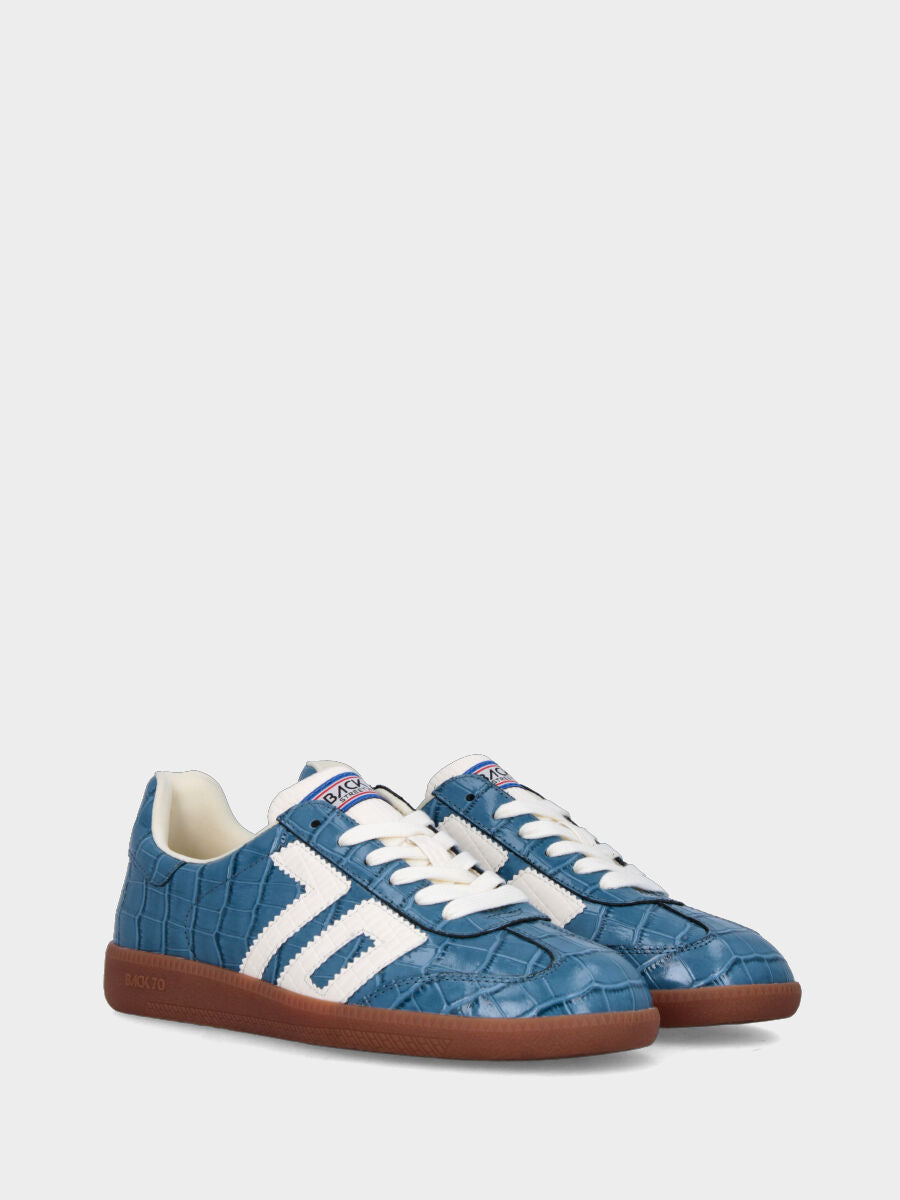 Sneaker in vitello celeste con stampa coccodrillo e fondo in gomma