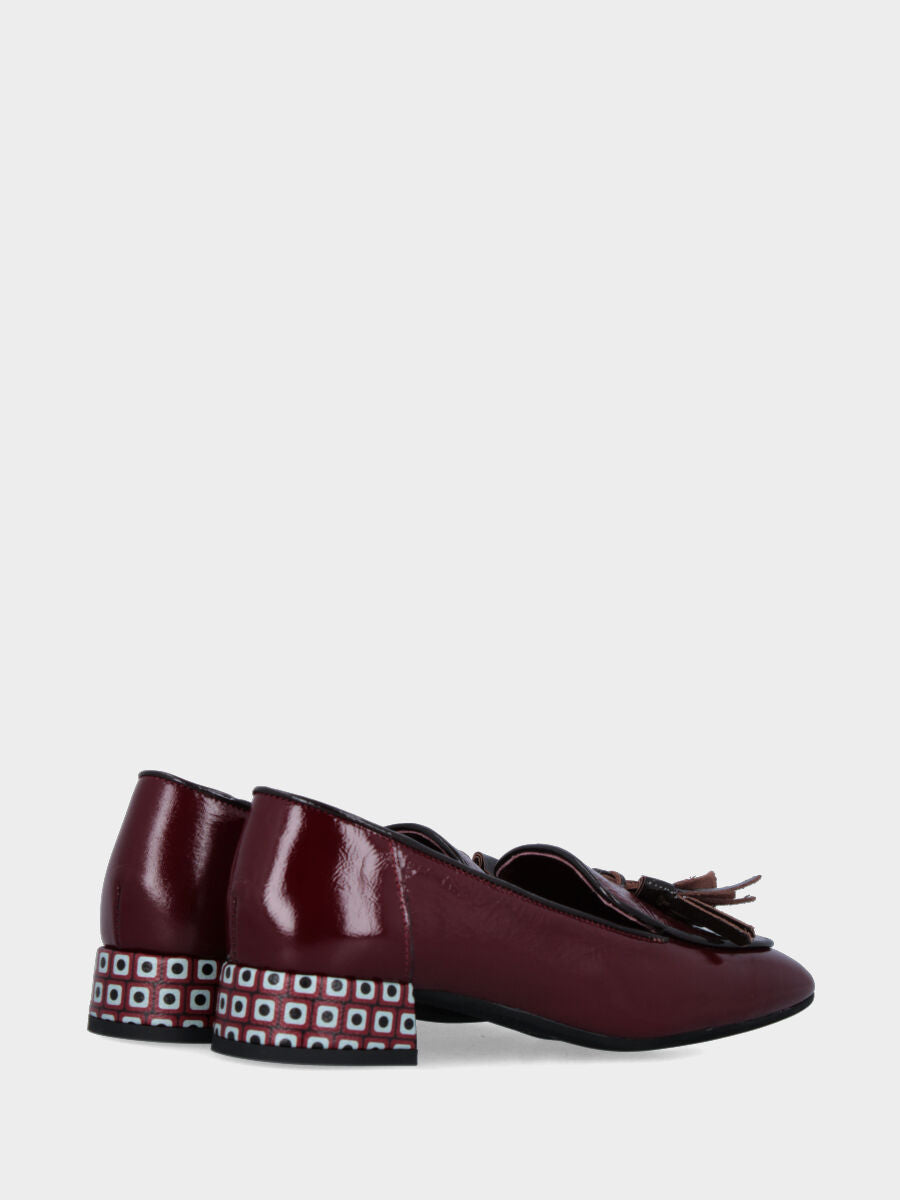 Sandalo monoblocco in vitello rosso con fascia ripiegata