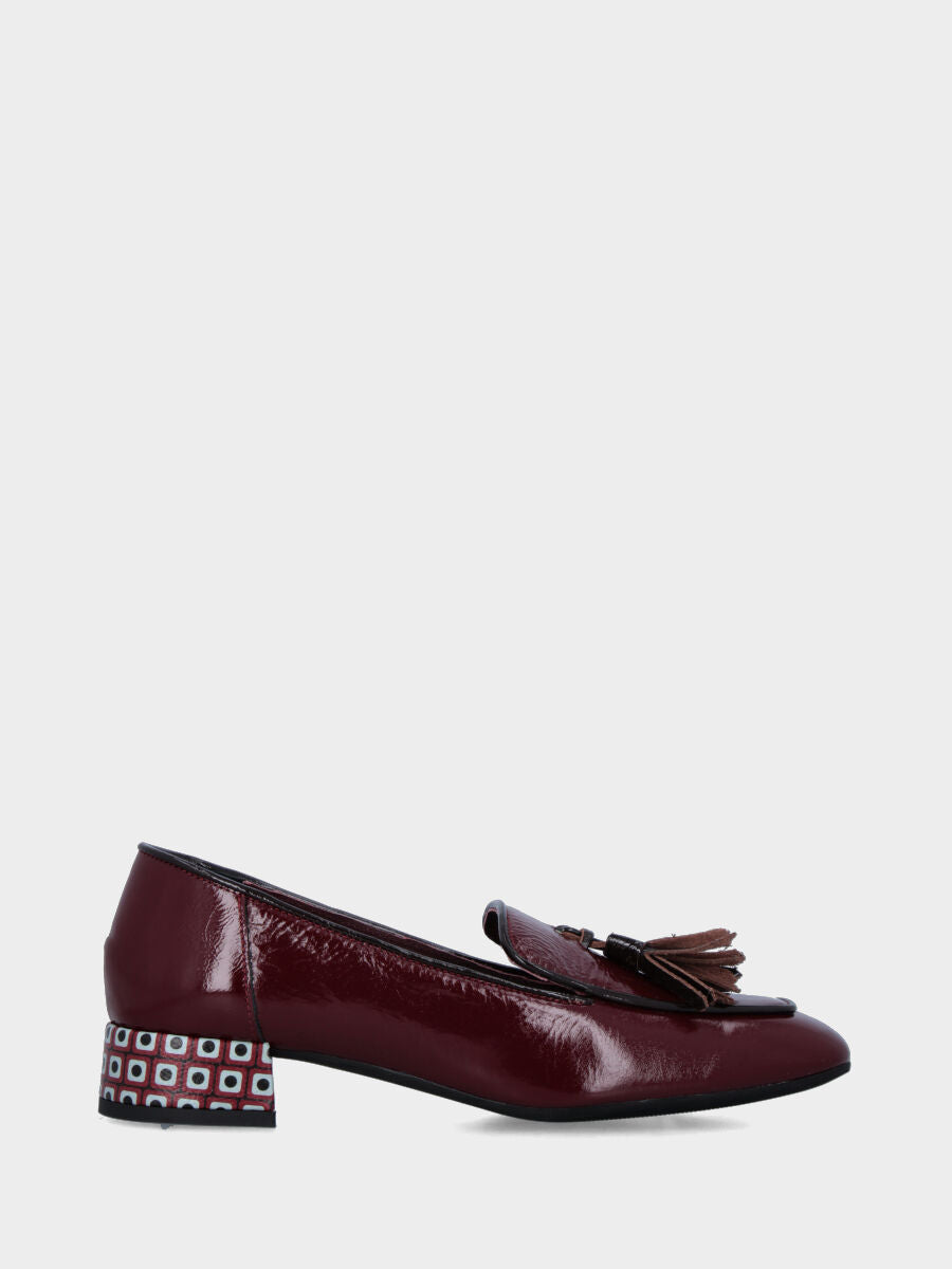 Sandalo monoblocco in vitello rosso con fascia ripiegata