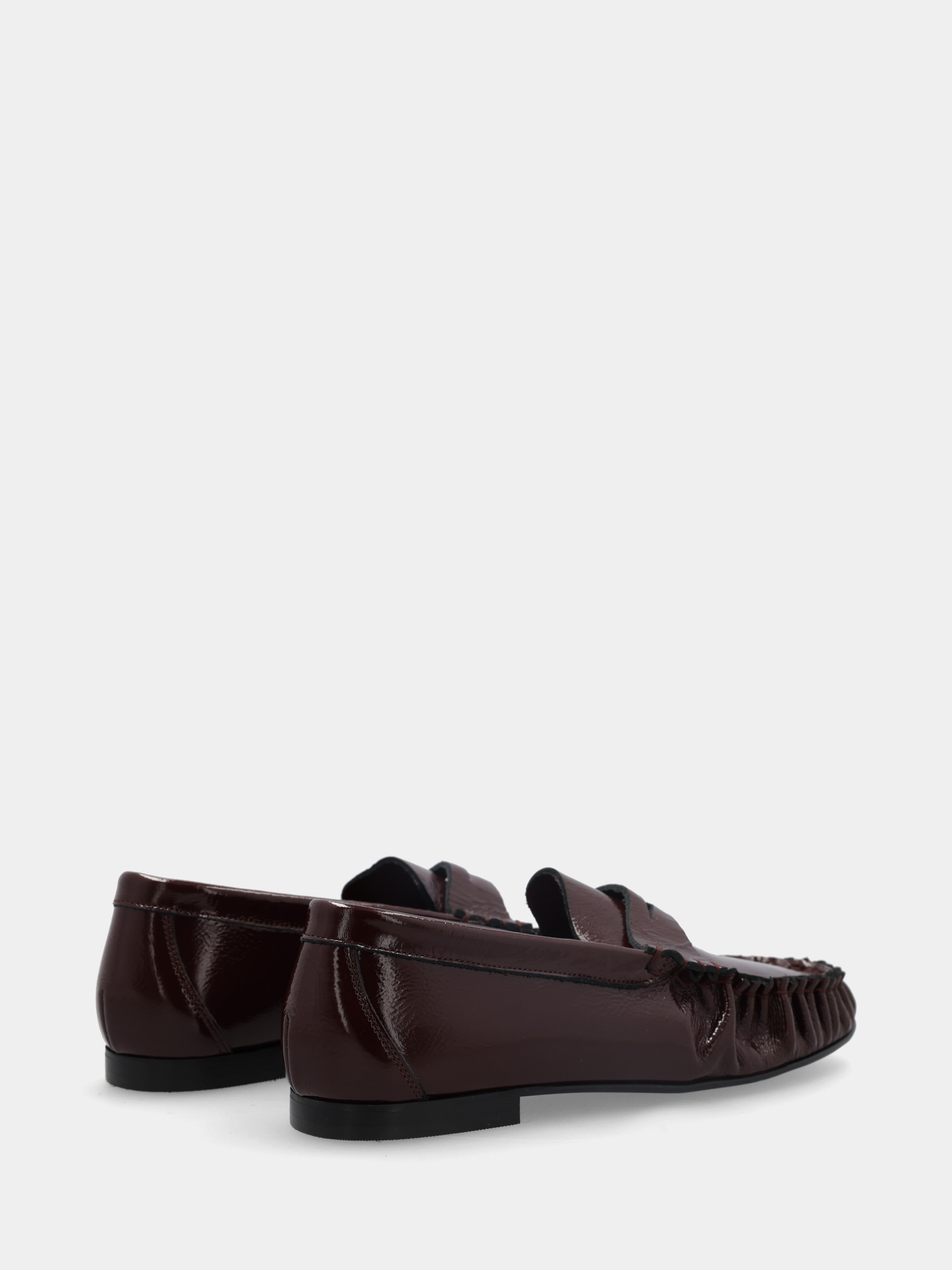 Sandalo monoblocco in vitello rosso con fascia ripiegata