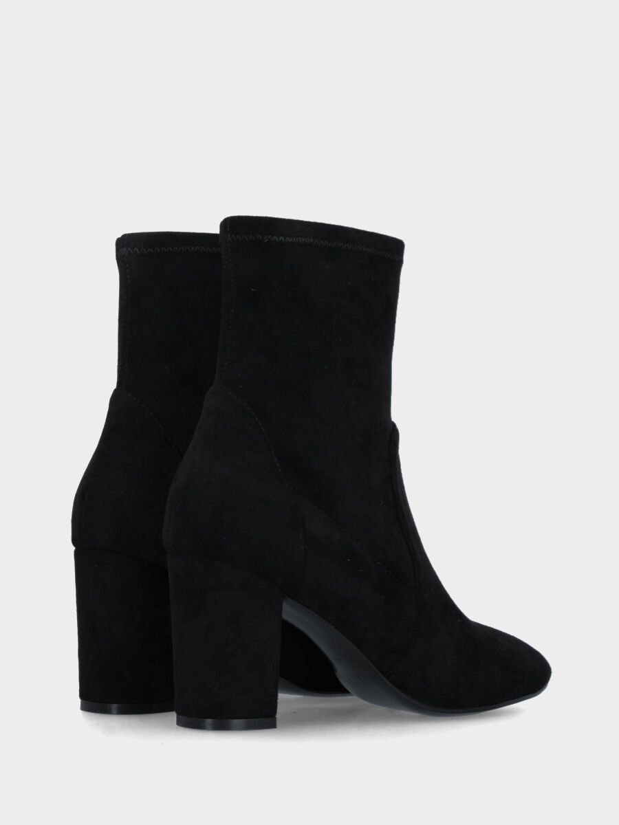 Stiefelette aus elastischem schwarzem Alcantara mit Blockabsatz