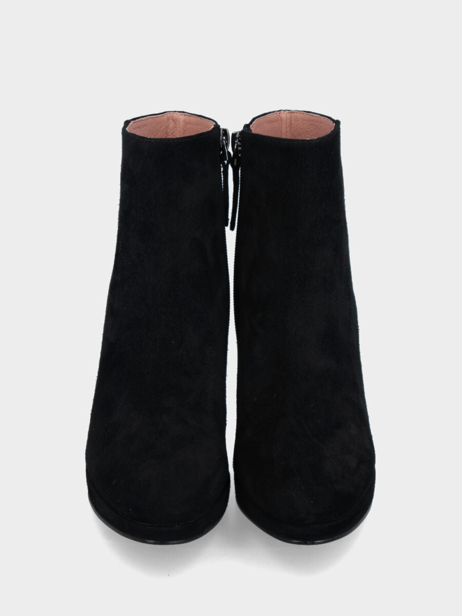 Stivaletto in camoscio nero con plateau e cerniera laterale