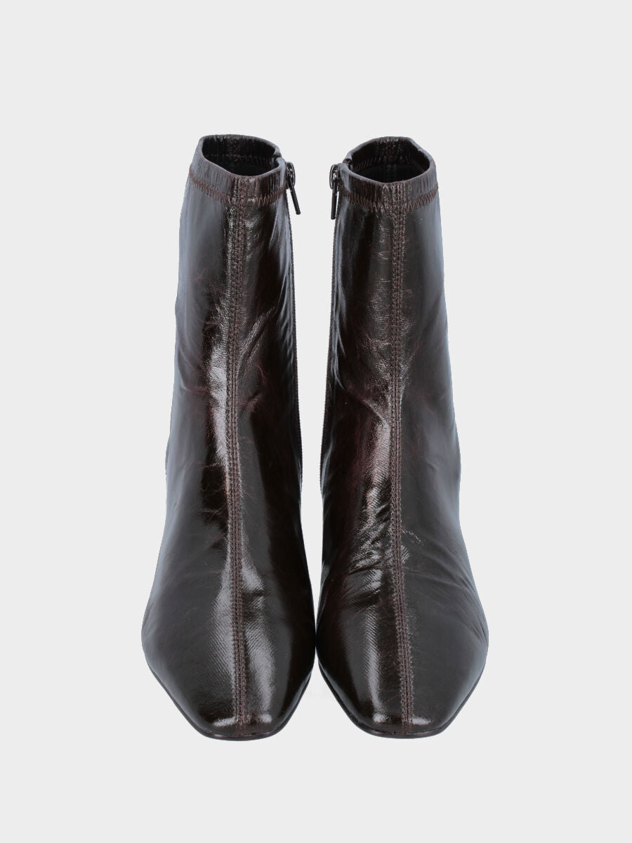 Bottine en vernis élastique craquelé marron avec talon bloc