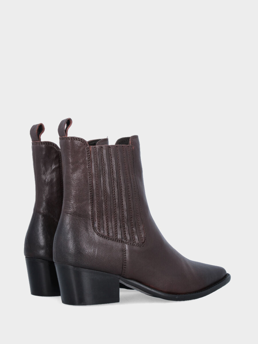 Sandalo monoblocco in vitello rosso con fascia ripiegata