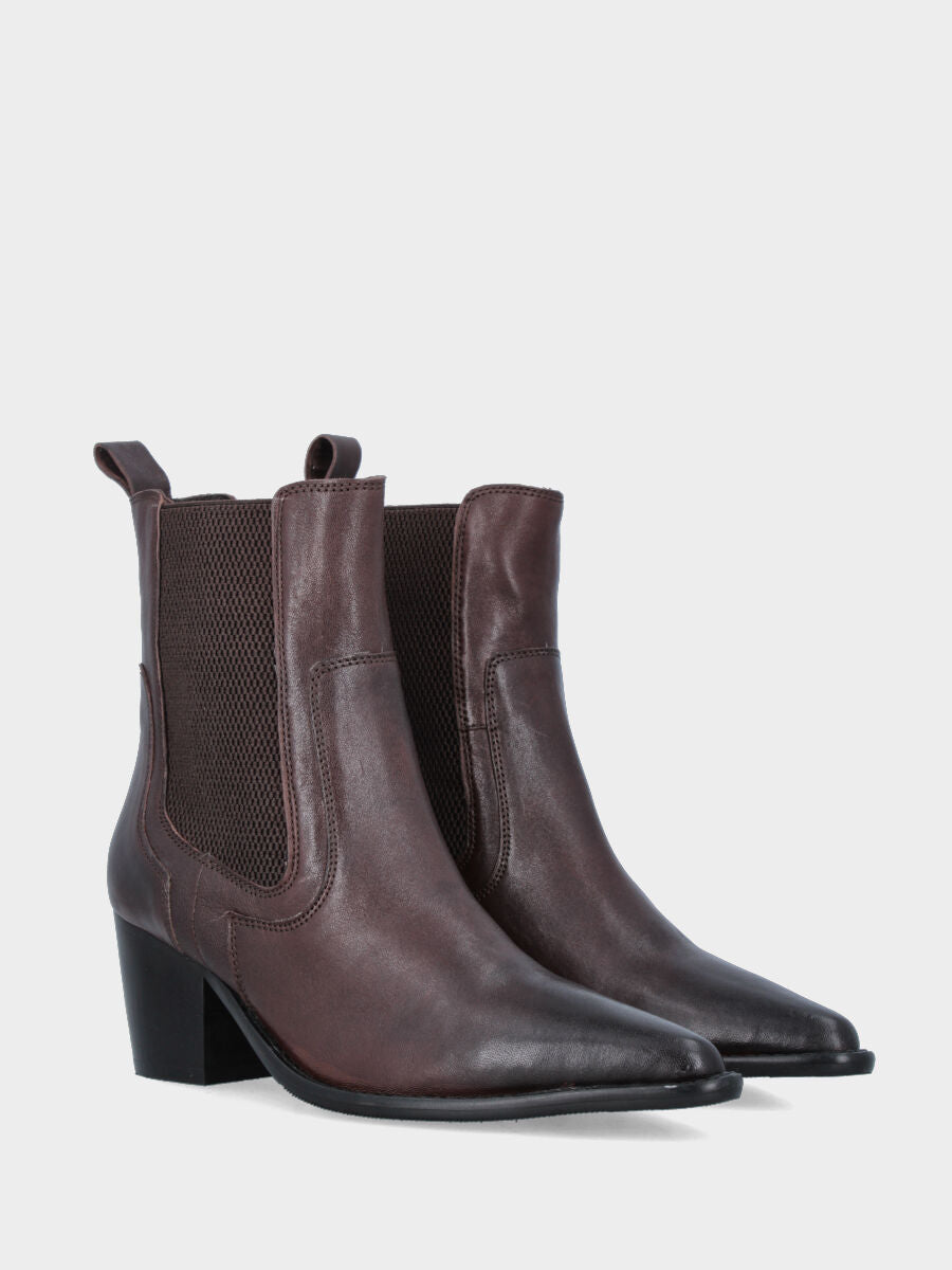 Sandalo monoblocco in vitello rosso con fascia ripiegata
