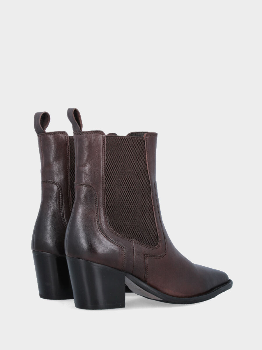 Sandalo monoblocco in vitello rosso con fascia ripiegata
