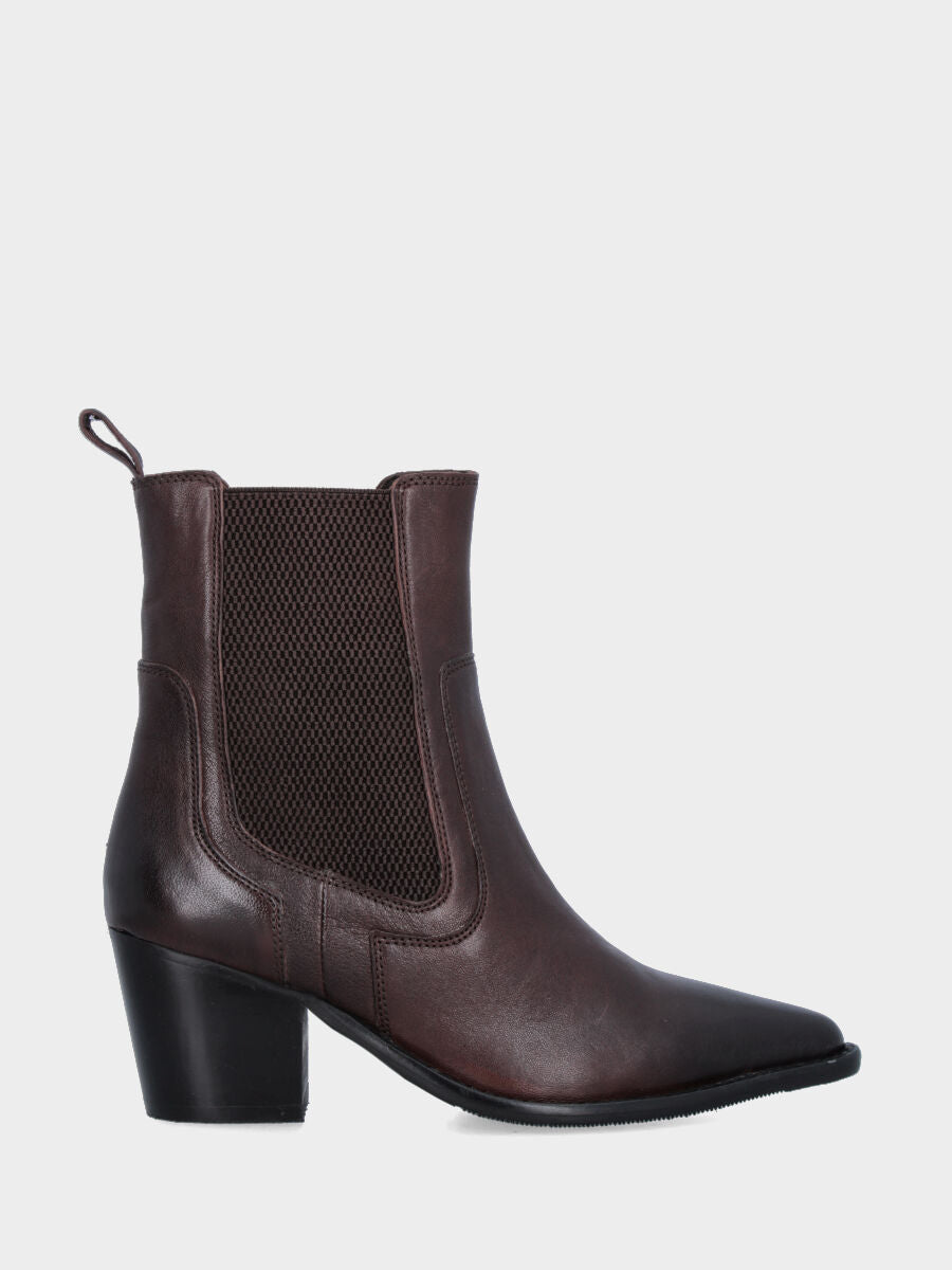 Sandalo monoblocco in vitello rosso con fascia ripiegata