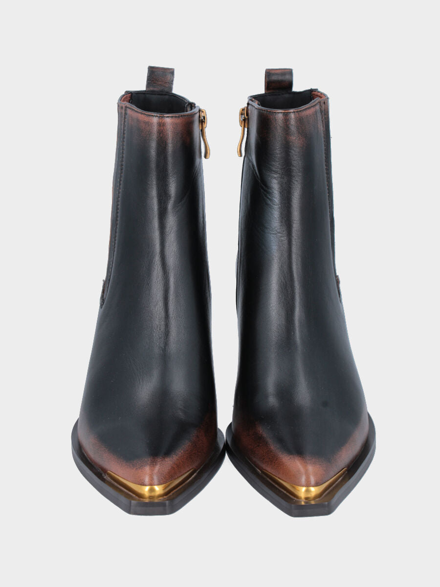 Camperos in vitello nero e color cuoio con tacco largo e puntalino metallico