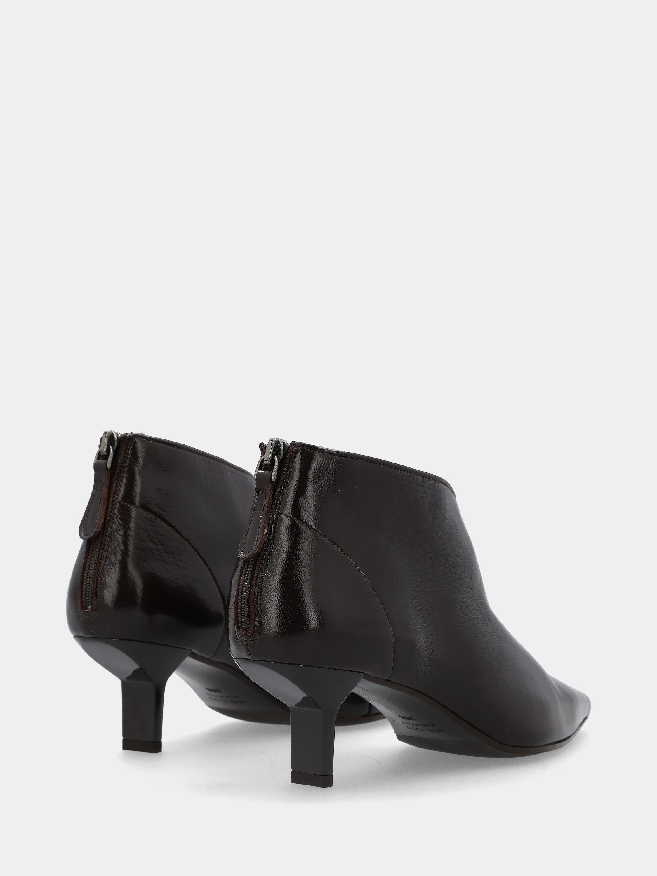 Sandalo monoblocco in vitello rosso con fascia ripiegata