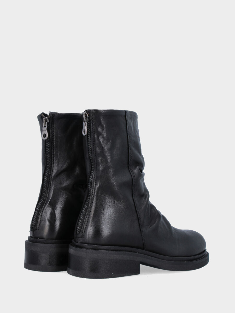 Stivaletto in vitello nero con gambaletto goffrato