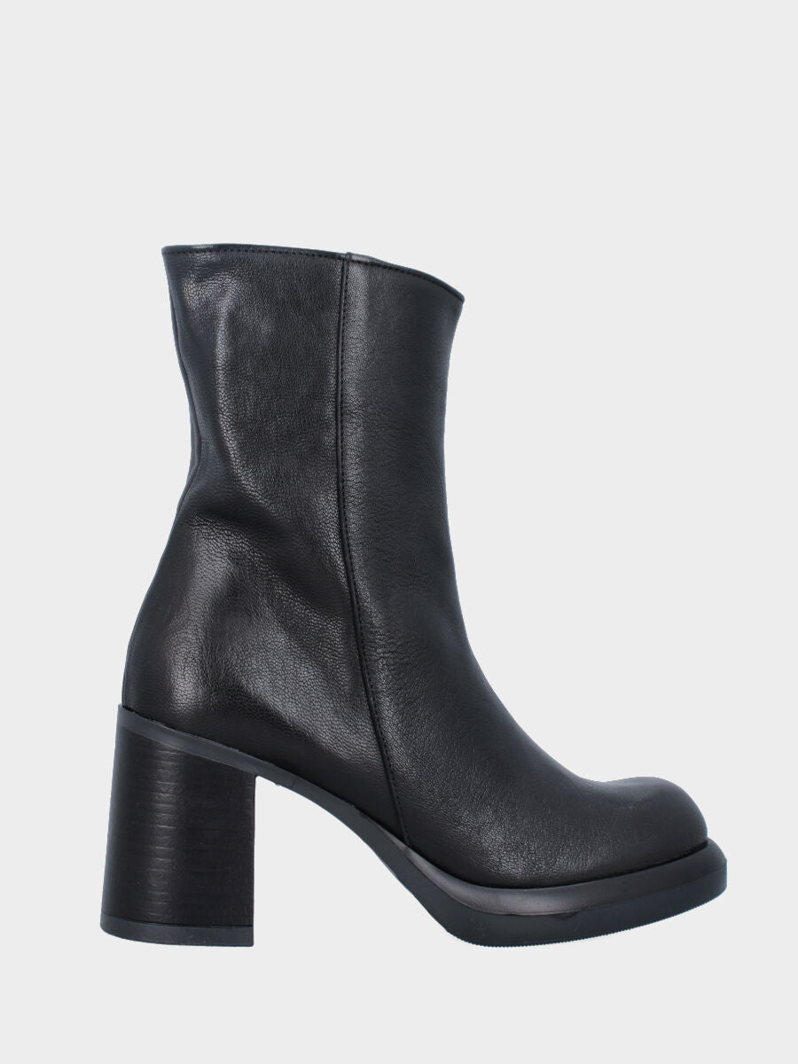 Bottine en veau noir avec talon bloc large