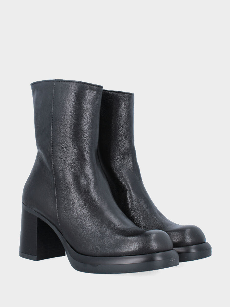 Bottine en veau noir avec talon bloc large