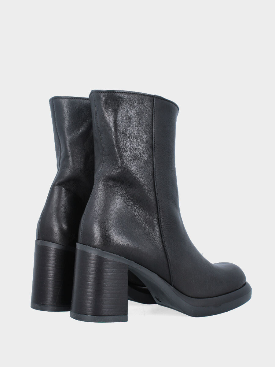 Bottine en veau noir avec talon bloc large