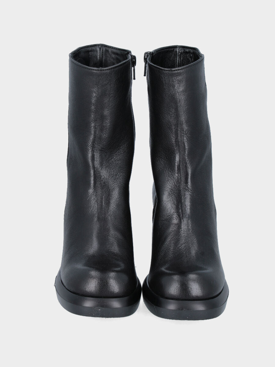 Bottine en veau noir avec talon bloc large