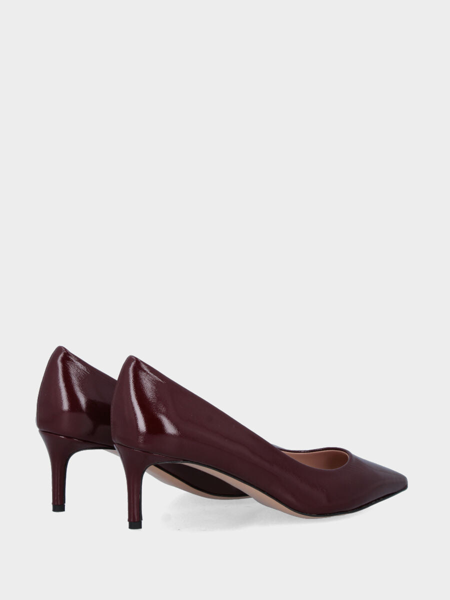 Pumps in shiny velvet bordeaux with stitched and turned upper