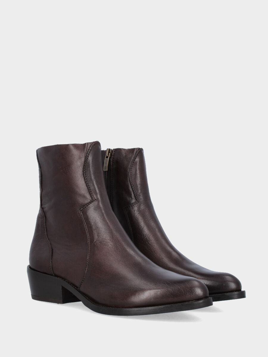 Sandalo monoblocco in vitello rosso con fascia ripiegata
