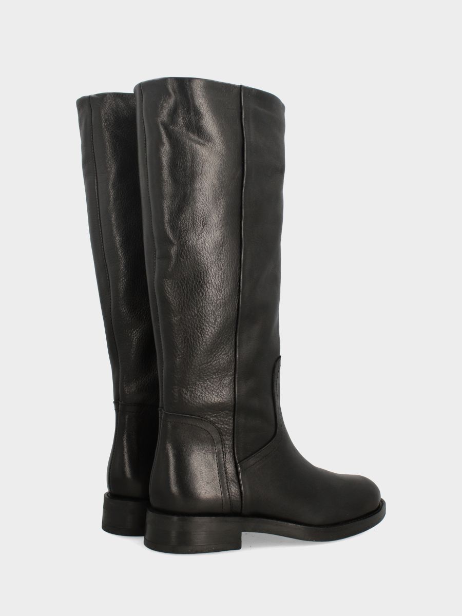 Stivale a tubo in vitello nero con tacco basso e punta tonda