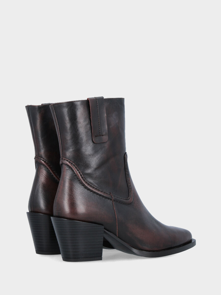 Bottine en veau marron avec bordure et talon moyen