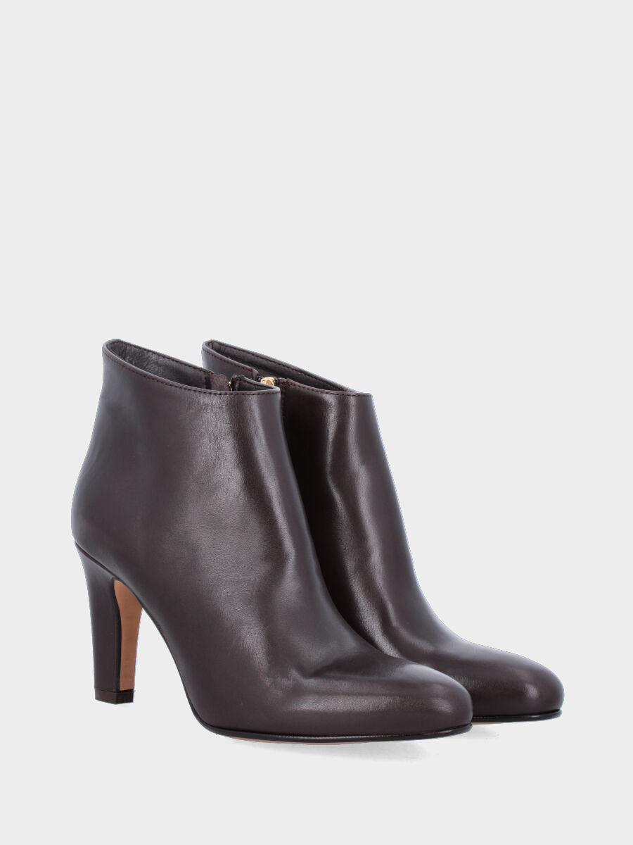 Tronchetto in vitello testa di moro con tacco a coda