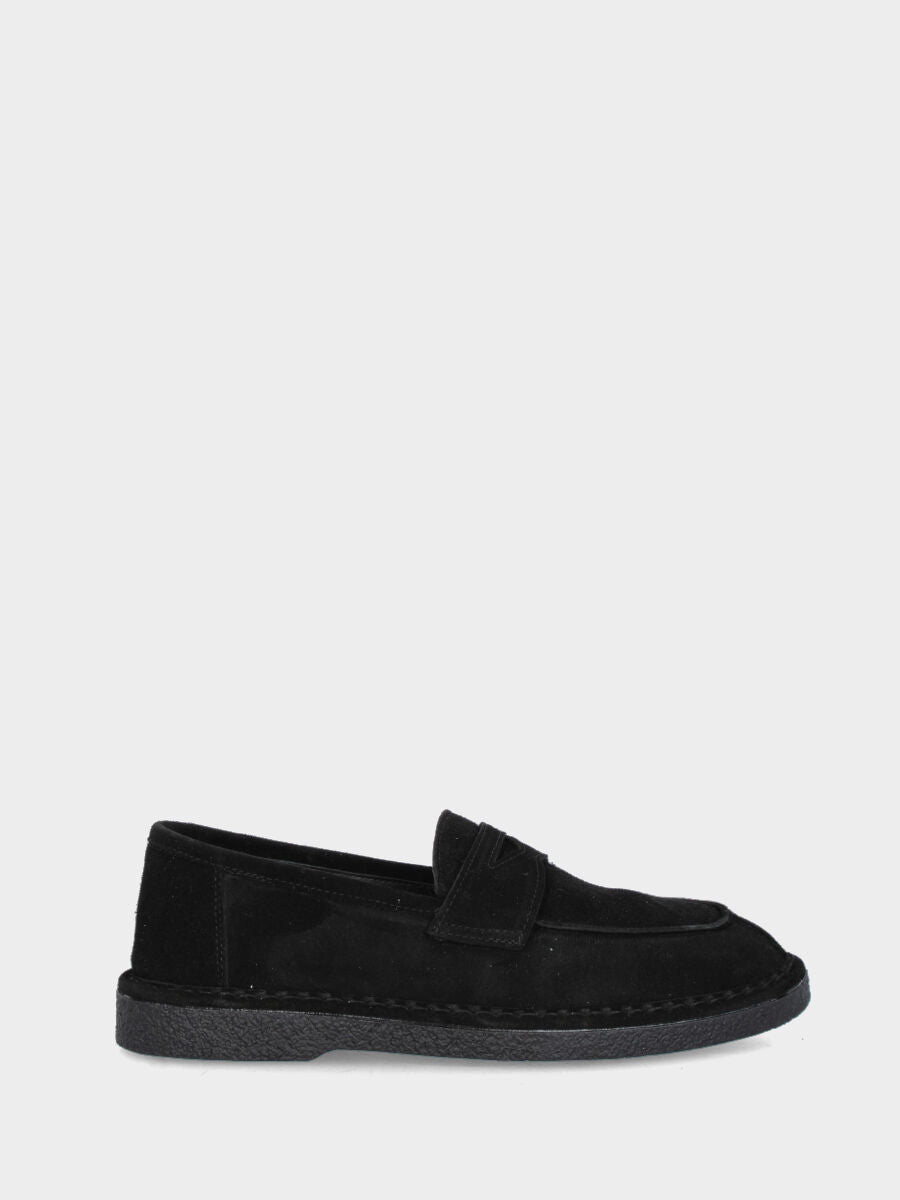 Mocassin en velours noir avec couture norvégienne et semelle en gomme crêpe