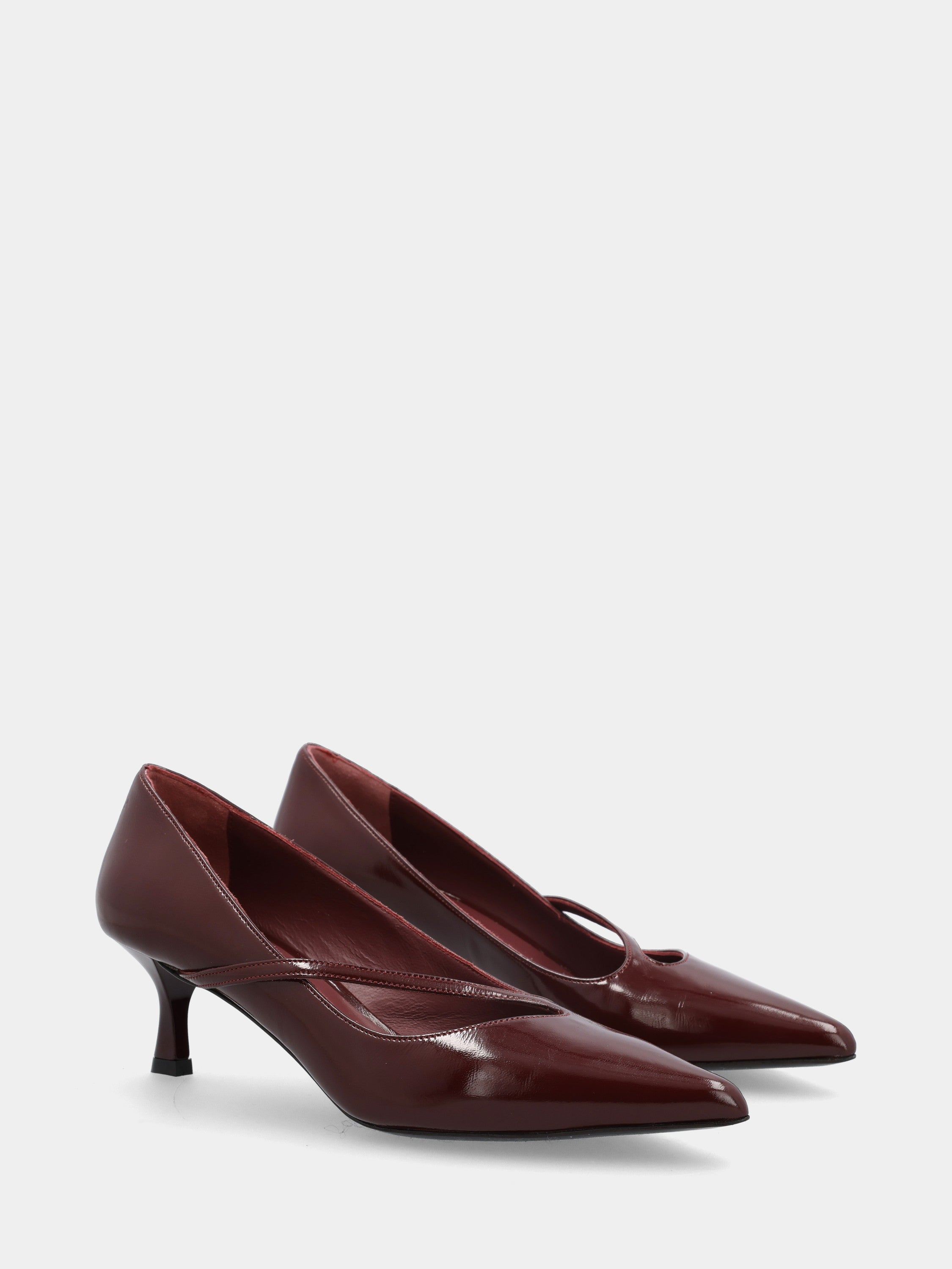 Pumps aus glänzender Samt Bordeaux mit schrägem Riemen und Kelchabsatz