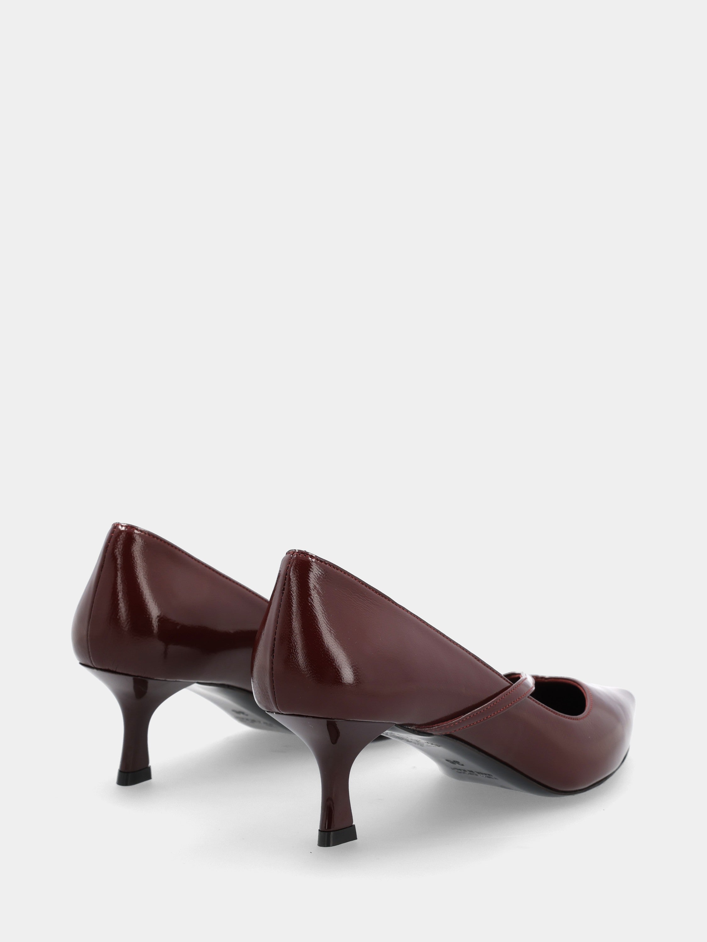 Escarpins en verni miroir bordeaux avec bride en biais et talon calice