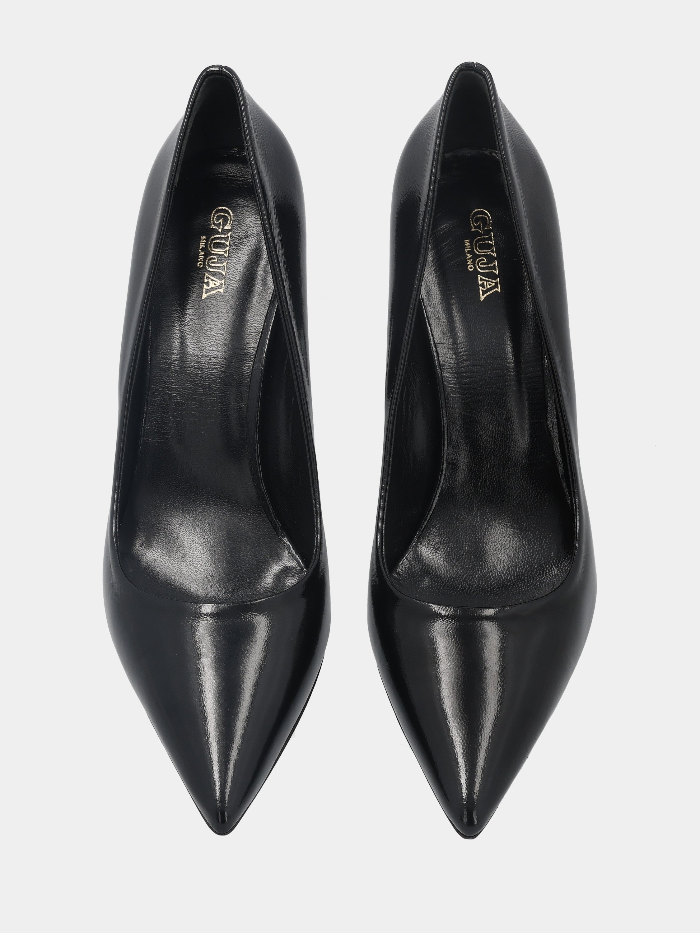 Pumps aus glänzender Samt in Schwarz mit Kelchabsatz