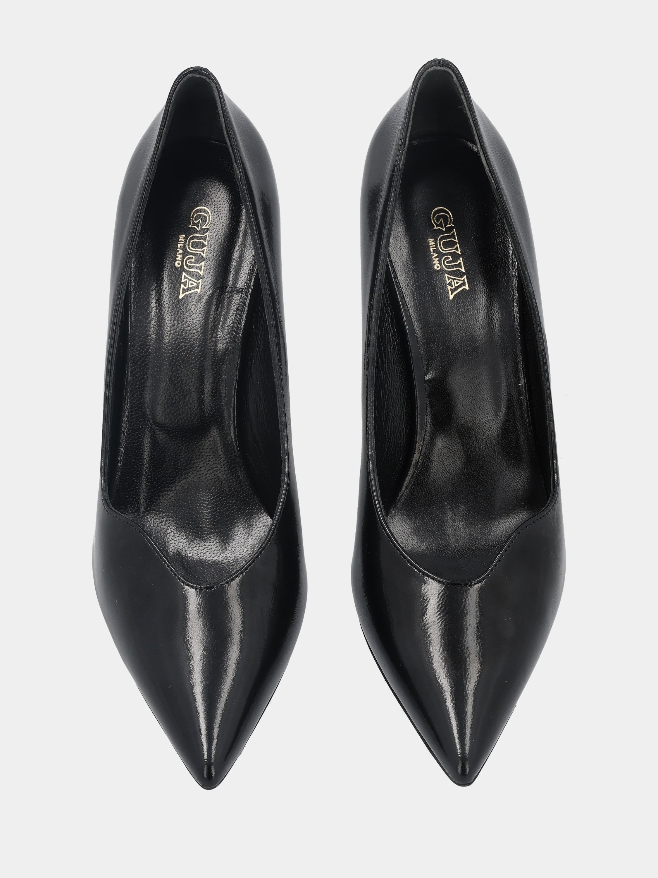 Pumps in shiny velvet black with wave neckline and chalice heel