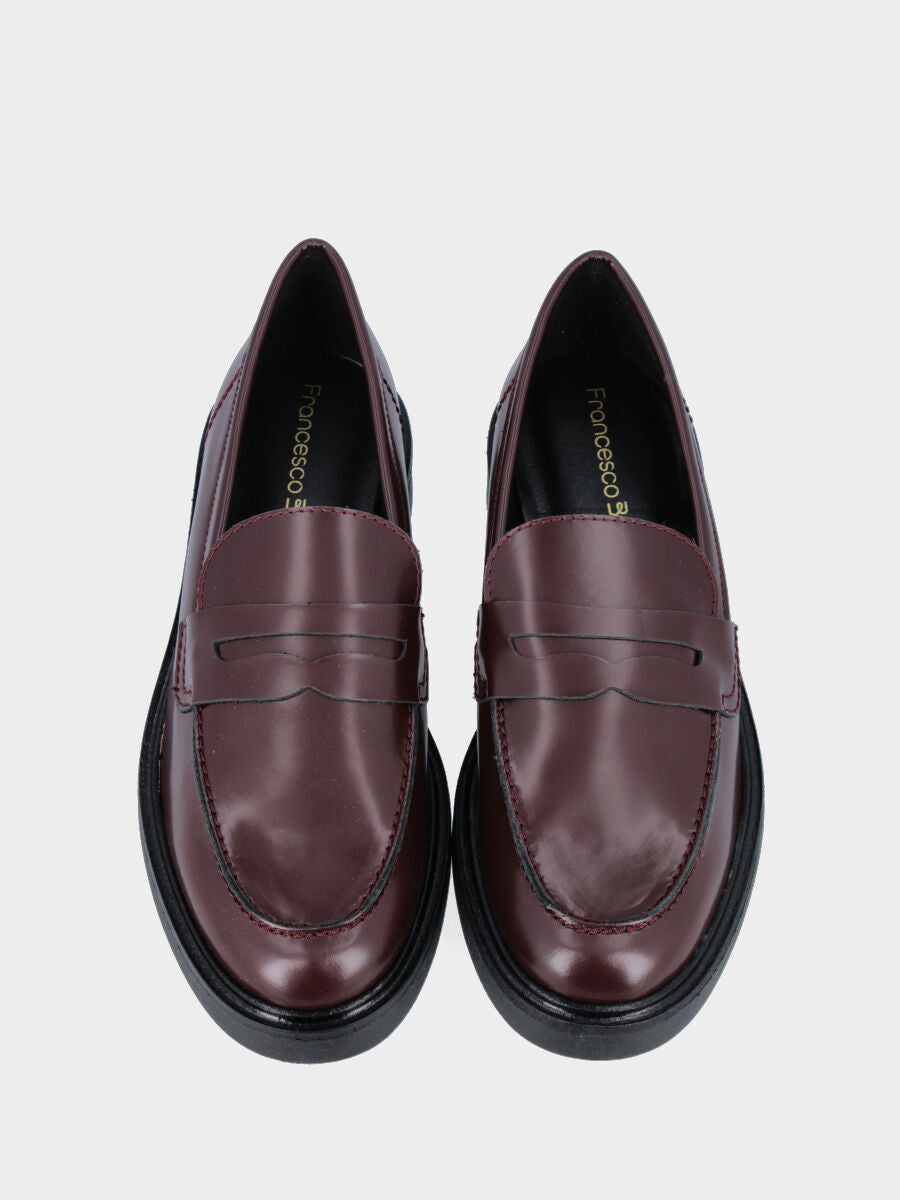 Mocassin en cuir de veau poncé bordeaux et masque en forme de gueule de lion