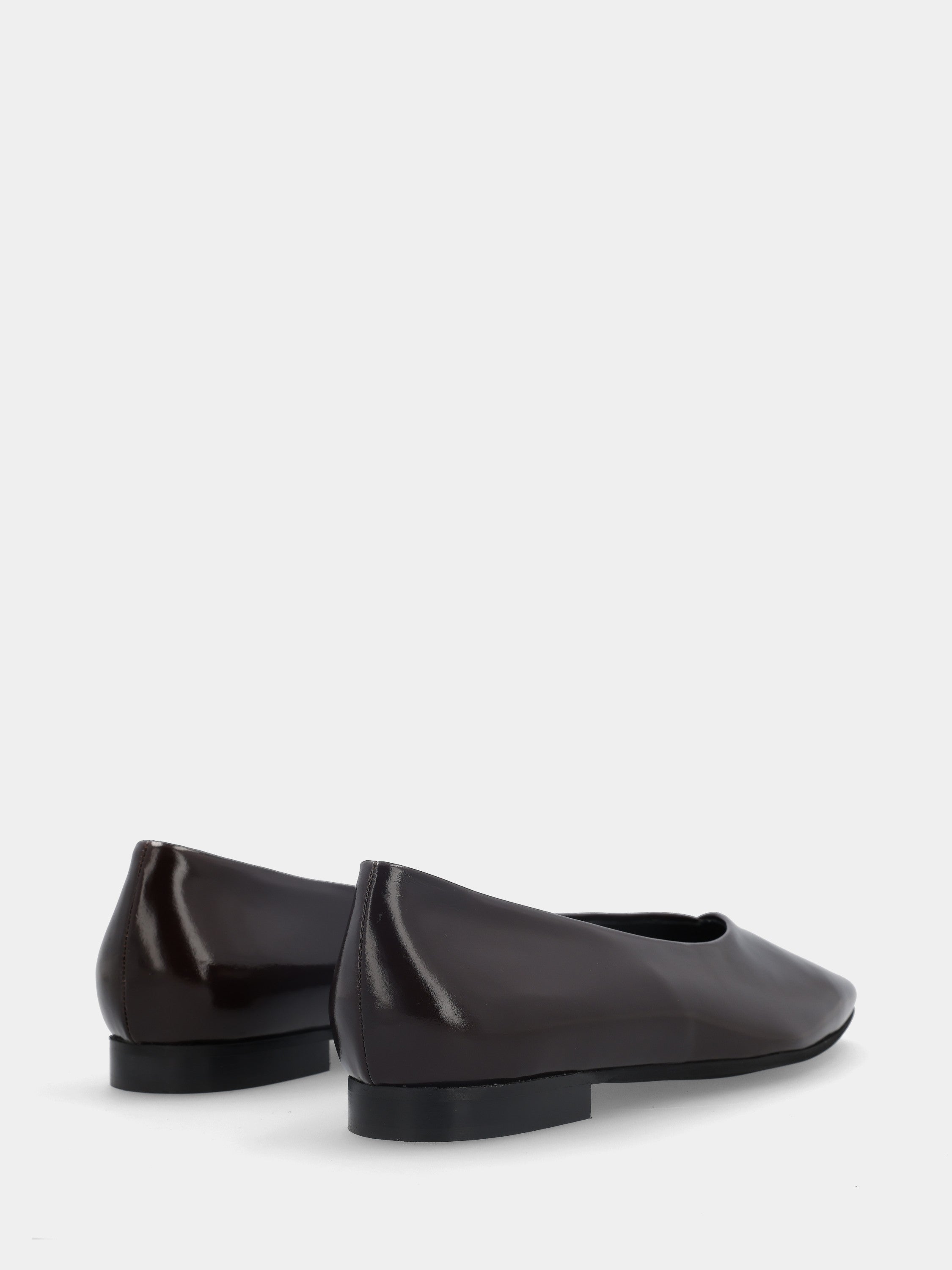 Sandalo monoblocco in vitello rosso con fascia ripiegata