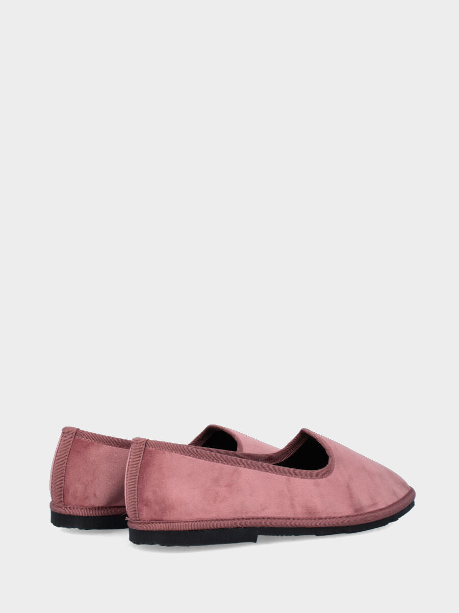 Friulana in velluto liscio rosa cipria con punta tonda e suola in gomma