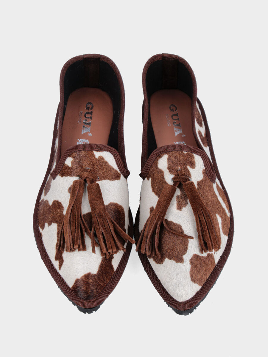 Pantofolina in cavallino muccato con nappine su forma friulana